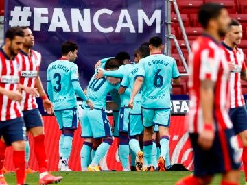 Los jugadores del Levante celebran el gol de Morales ante el Atlético de Madrid