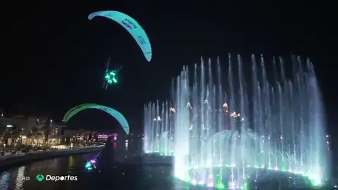 El espectacular vuelo de Horacio Llorens, seis veces campeón del mundo de parapente, sobre la ciudad de Dubái El espectacular vuelo de Horacio Llorens, seis veces campeón del mundo de parapente, sobre la ciudad de Dubái