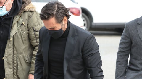 David Bustamante llegando al tanatorio