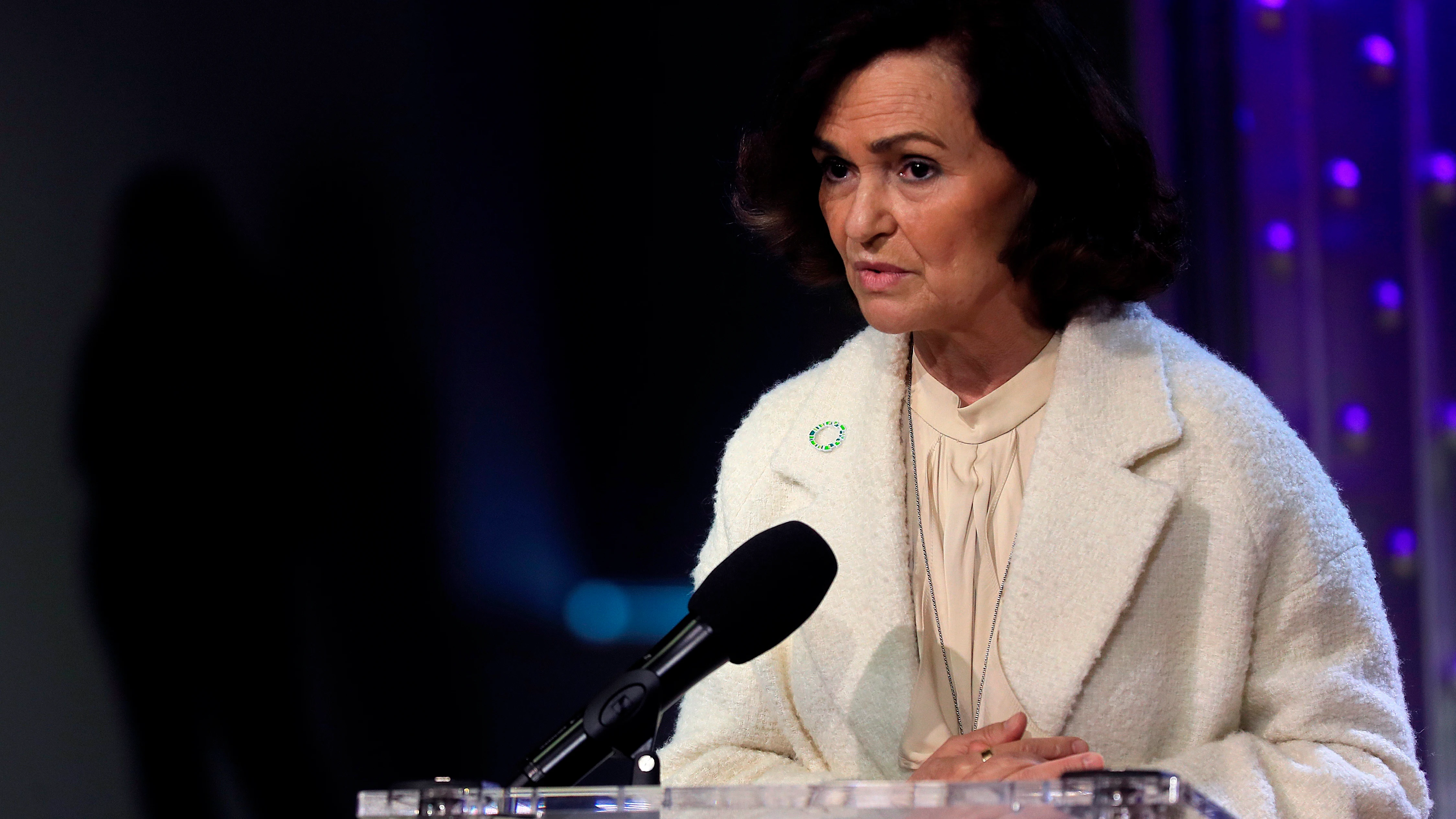 Carmen Calvo, sobre la prohibición del 8-M en Madrid: "Hay una pandemia con unos datos particularmente no buenos" Carmen Calvo, sobre la prohibición del 8-M en Madrid: "Hay una pandemia con unos datos particularmente no buenos"
