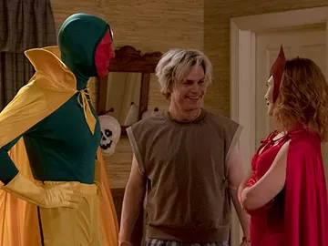 Paul Bettany, Evan Peters y Elizabeth Olsen en 'WandaVision' Paul Bettany, Evan Peters y Elizabeth Olsen en 'WandaVision'