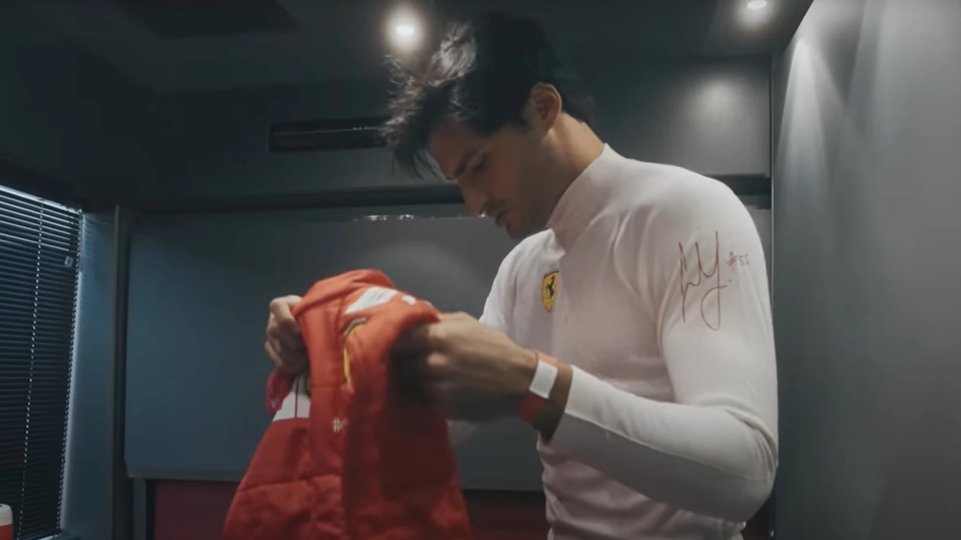 Carlos Sainz muestra en un vídeo cómo fue su estreno con el Ferrari en el circuito de Fiorano Carlos Sainz muestra en un vídeo cómo fue su estreno con el Ferrari en el circuito de Fiorano