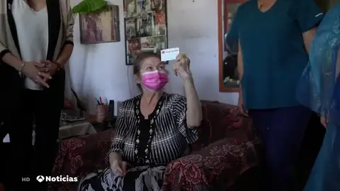 Chile pasa de ser uno de los países más golpeados por la pandemia a líder en la vacunación en un año Chile pasa de ser uno de los países más golpeados por la pandemia a líder en la vacunación en un año