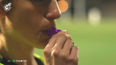 Silbatos morados en la Liga por el Día Internacional de la Mujer
