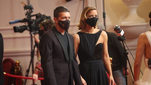 Los presentadores de la gala Antonio Banderas y María Casado