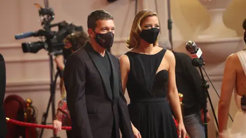 Los presentadores de la gala Antonio Banderas y María Casado Los presentadores de la gala Antonio Banderas y María Casado