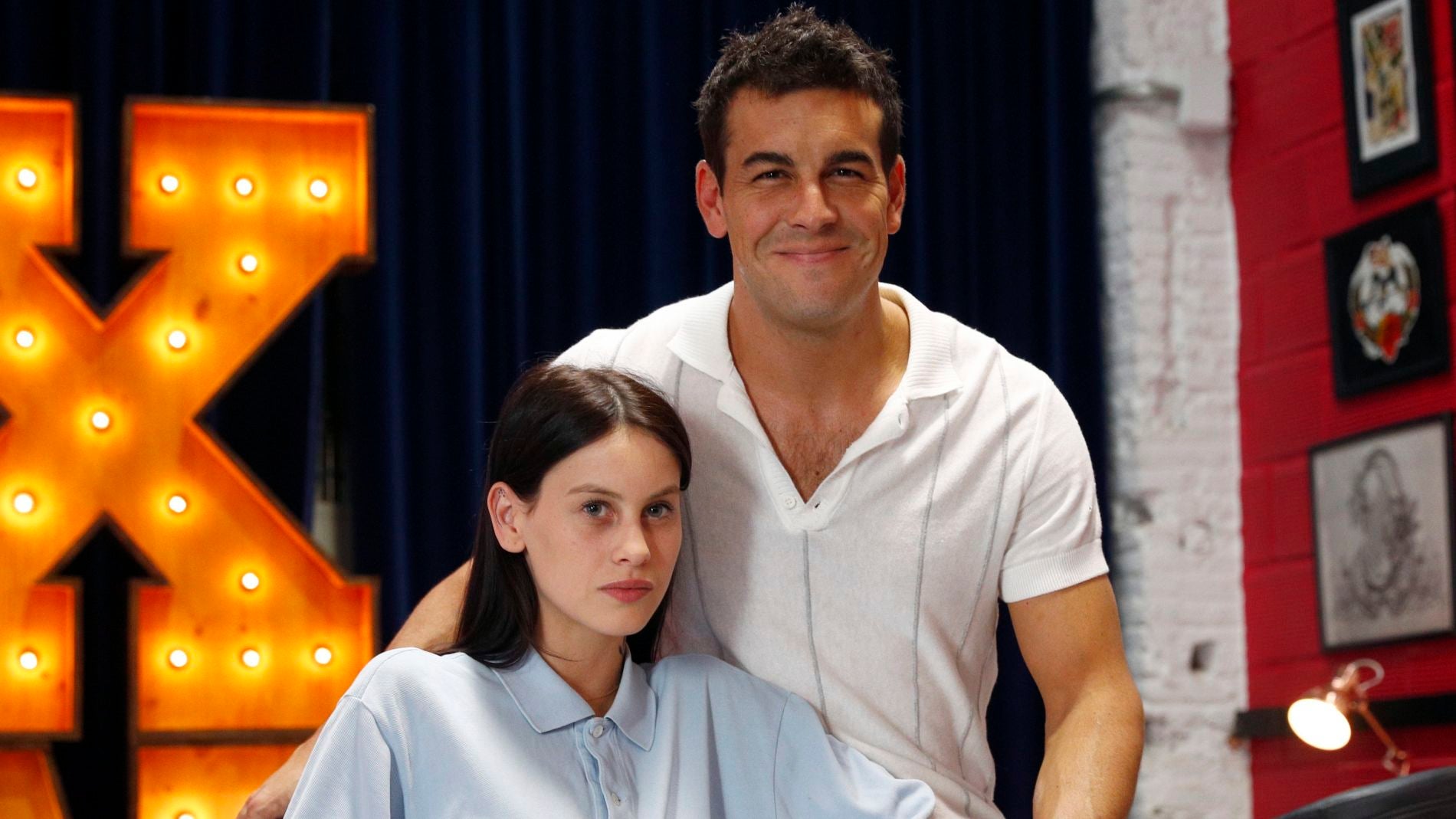 Milena Smit y Mario Casas