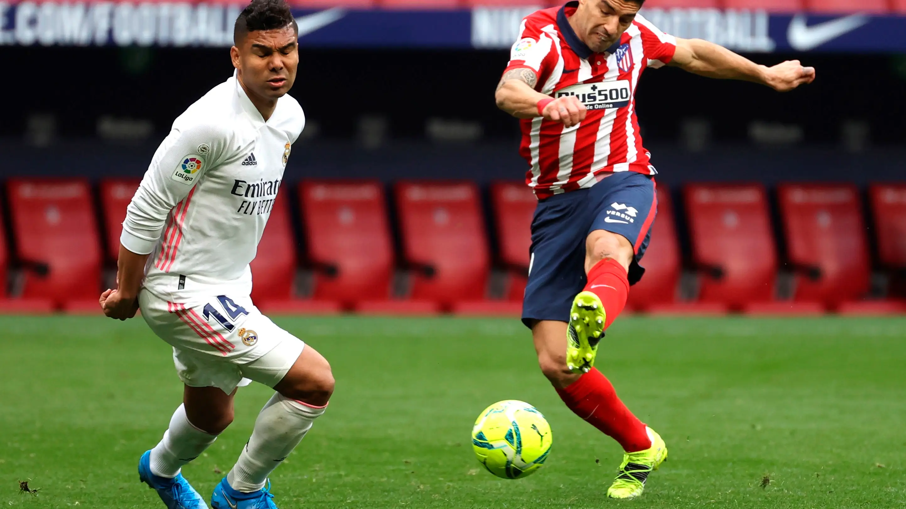 Luis S&uacute;arez dispara a porter&iacute;a 