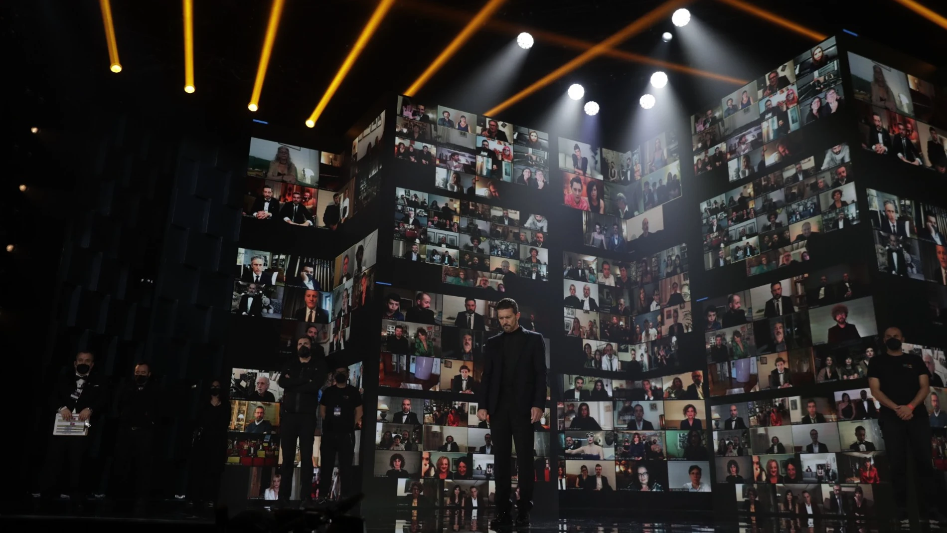 Celebraciones caseras y mucha emoción en unos sobrios Premios Goya con la mirada puesta en el futuro Celebraciones caseras y mucha emoción en unos sobrios Premios Goya con la mirada puesta en el futuro