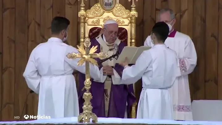 El papa Francisco oficia una misa en memoria de las v&iacute;ctimas de la guerra en su &uacute;ltimo d&iacute;a de su visita a Irak