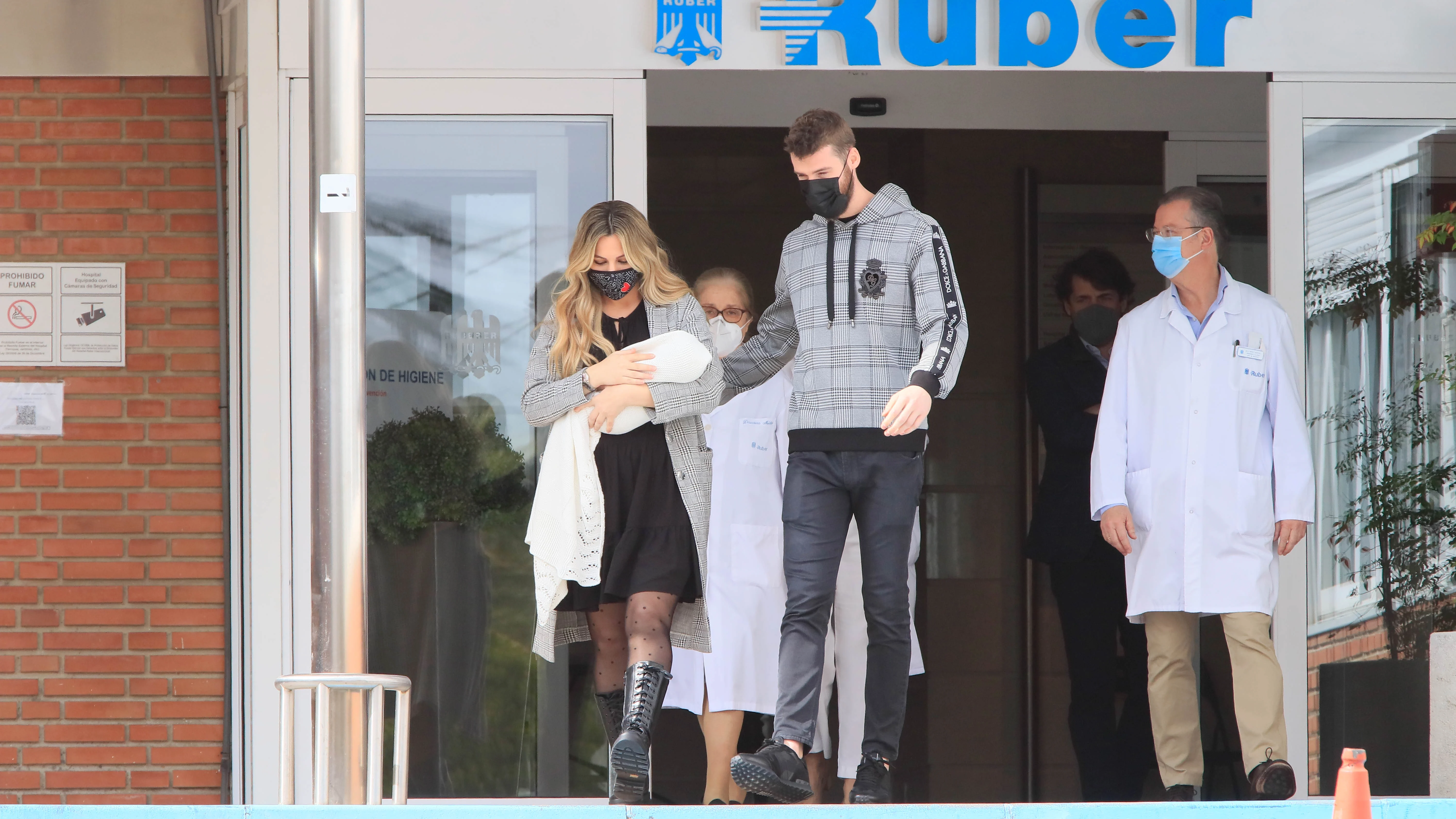 Edurne y David de Gea a la salida del Hospital Edurne y David de Gea a la salida del Hospital