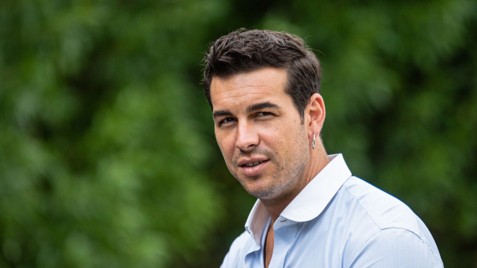 De vacaciones paradisíacas: Mario Casas, alucinado con las habilidades de su hermano pequeño Daniel