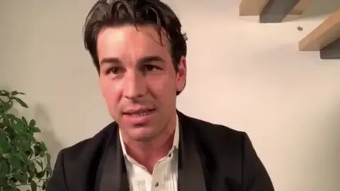 Mario Casas en los Goya 2021 Goya Mejor Actor por 'No matarás'