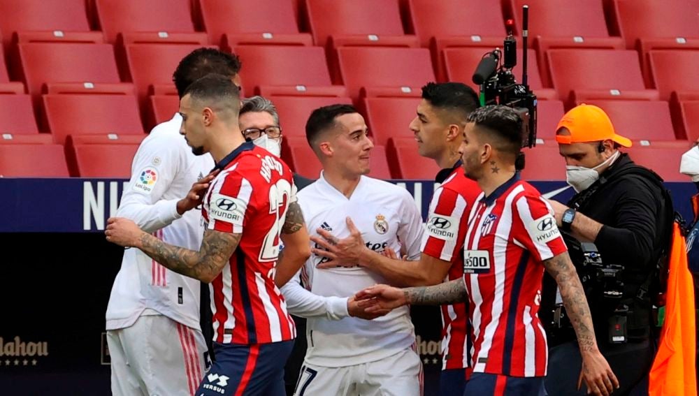 El tuit del Atlético tras las quejas arbitrales del Real Madrid en el derbi: "Critican hasta los aciertos..."