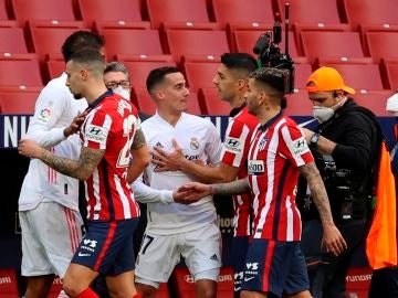 El tuit del Atlético tras las quejas arbitrales del Real Madrid en el derbi: "Critican hasta los aciertos..."