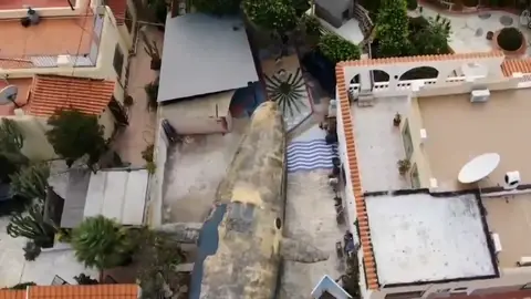 Escultura de una ballena en un jardín de Mojácar. Mojácar