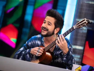 Camilo canta en directo en 'El Hormiguero 3.0' en homenaje a su madre por el Día de la Mujer Camilo canta en directo en 'El Hormiguero 3.0' en homenaje a su madre por el Día de la Mujer