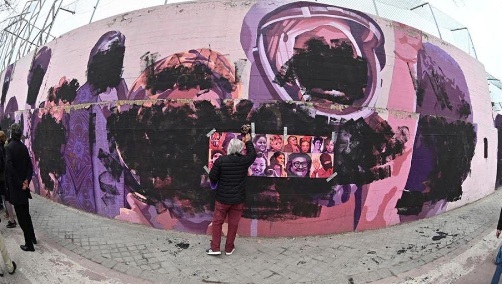 Mural feminista de Ciudad Lineal, en Madrid, vandalizado.