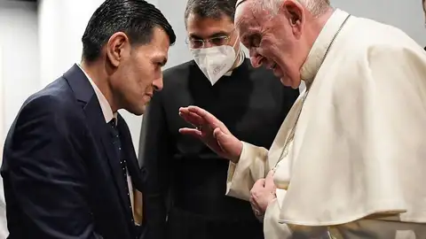El papa encontró al padre de Alan Kurdi, el niño sirio ahogado en el Mar Egeo El papa encontró al padre de Alan Kurdi, el niño sirio ahogado en el Mar Egeo