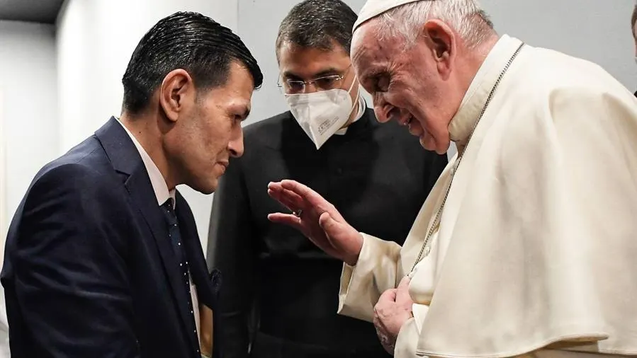 El papa encontró al padre de Alan Kurdi, el niño sirio ahogado en el Mar Egeo El papa encontró al padre de Alan Kurdi, el niño sirio ahogado en el Mar Egeo