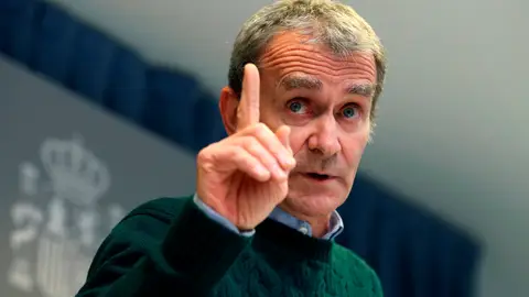 El director del Centro de Coordinación de Alertas y Emergencias Sanitarias, Fernando Simón, durante la rueda de prensa ofrecida este lunes en Madrid para dar los últimos datos de la pandemia del coronavirus. El director del Centro de Coordinación de Alertas y Emergencias Sanitarias, Fernando Simón, durante la rueda de prensa ofrecida este lunes en Madrid para dar los últimos datos de la pandemia del coronavirus.