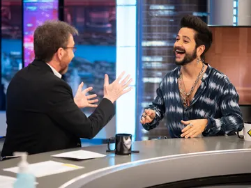 Camilo desvela en 'El Hormiguero 3.0' su pacto con su mujer: "Mi esposa sí se da besitos con otros chicos" Camilo desvela en 'El Hormiguero 3.0' su pacto con su mujer: "Mi esposa sí se da besitos con otros chicos"