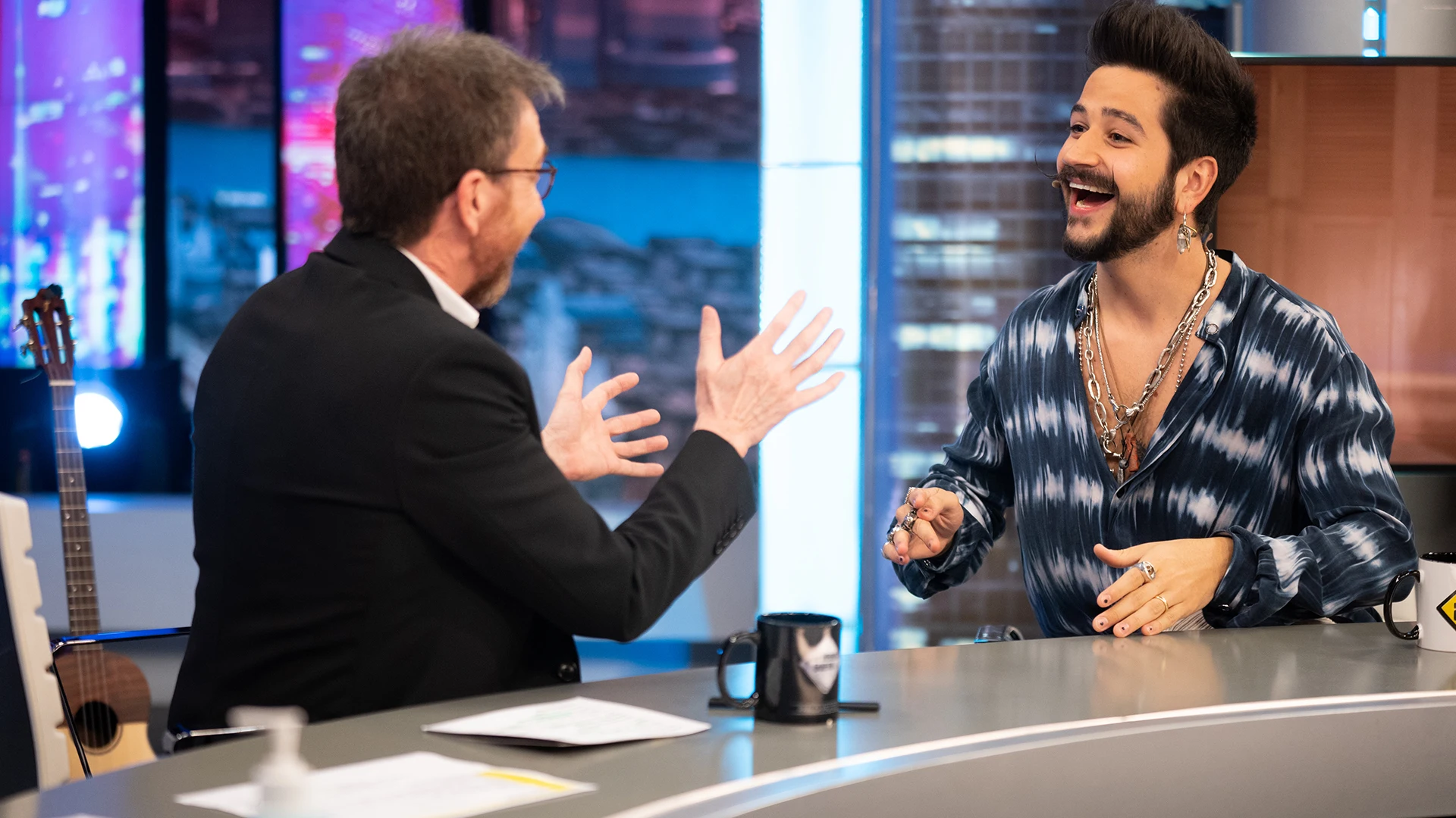 Camilo desvela en 'El Hormiguero 3.0' su pacto con su mujer: "Mi esposa sí se da besitos con otros chicos" Camilo desvela en 'El Hormiguero 3.0' su pacto con su mujer: "Mi esposa sí se da besitos con otros chicos"