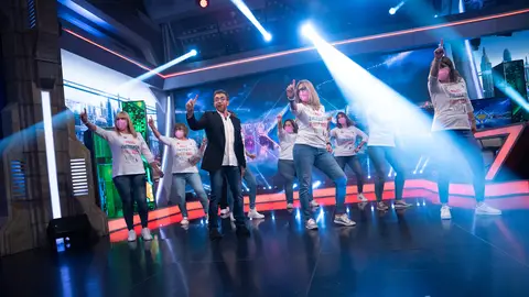 Baile homenaje al Día de la Mujer en 'El Hormiguero 3.0' con dedicatoria especial a las luchadoras de cáncer de mama Baile homenaje al Día de la Mujer en 'El Hormiguero 3.0' con dedicatoria especial a las luchadoras de cáncer de mama