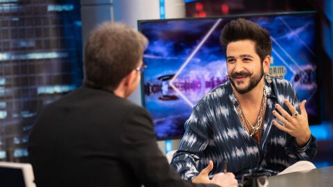 El secreto de las manos de Camilo: de sus anillos a la razón de los puntos en sus uñas