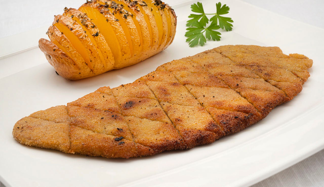La receta "sencilla pero extraordinaria" de Karlos Arguiñano: escalope de ternera con patatas hasselback La receta "sencilla pero extraordinaria" de Karlos Arguiñano: escalope de ternera con patatas hasselback