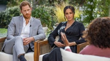 El príncipe Harry y Meghan Markle en su entrevista con Oprah Winfrey