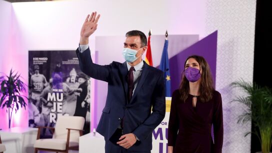 El presidente del Gobierno, Pedro S&aacute;nchez, y la ministra de Igualdad, Irene Montero