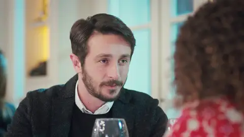 Emre cae en el hechizo y en todas las mentiras de Sirin: “Eres muy buena persona” Emre cae en el hechizo y en todas las mentiras de Sirin: “Eres muy buena persona”