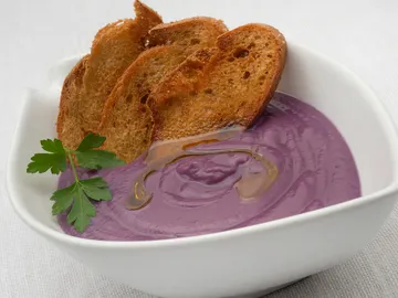 Día de la Mujer: Karlos Arguiñano elabora una crema de col lombarda en honor a las mujeres Día de la Mujer: Karlos Arguiñano elabora una crema de col lombarda en honor a las mujeres