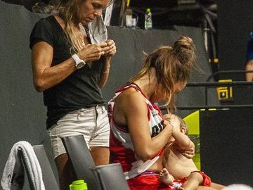 Antonella González, la jugadora de baloncesto que amamantó a su bebé en el descanso de un partido