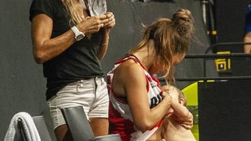 Antonella González, la jugadora de baloncesto que amamantó a su bebé en el descanso de un partido Antonella González, la jugadora de baloncesto que amamantó a su bebé en el descanso de un partido