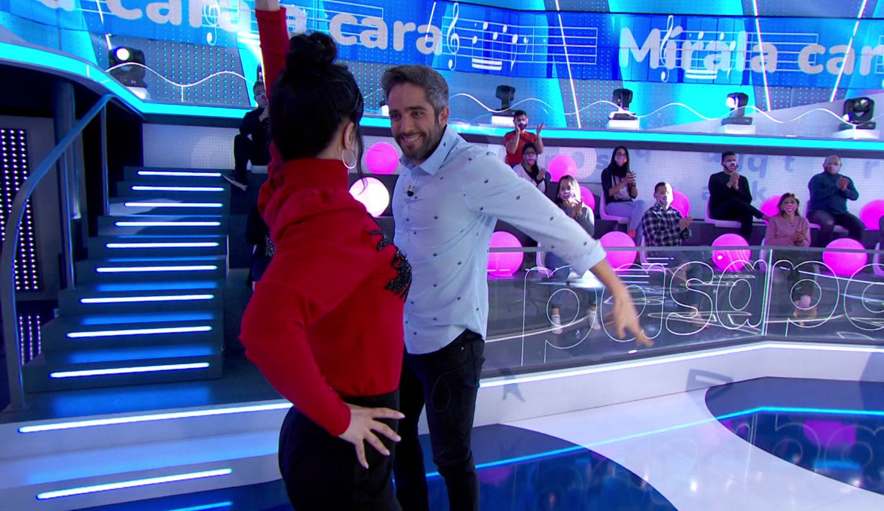 Roberto Leal y Sara se desatan bailando una sevillana en ‘Pasapalabra’ Roberto Leal y Sara se desatan bailando una sevillana en ‘Pasapalabra’