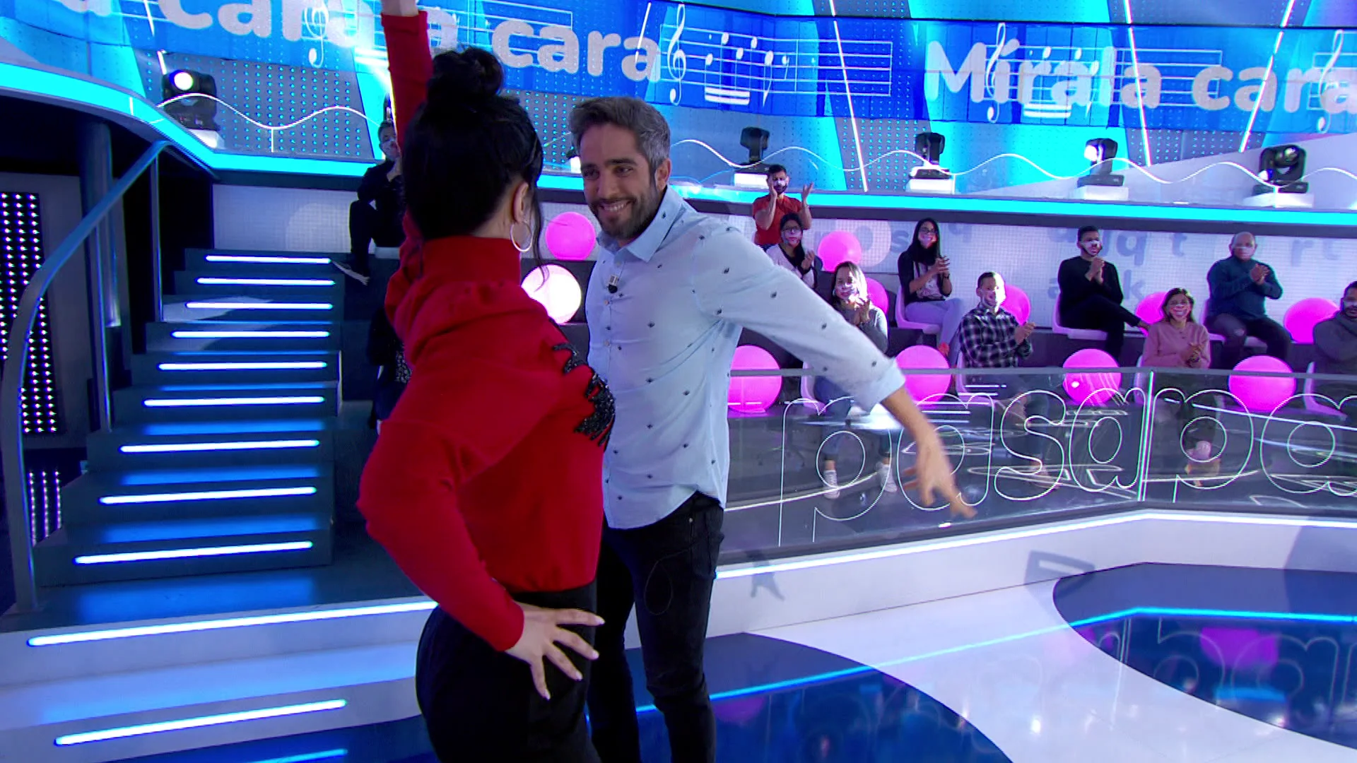Roberto Leal y Sara se desatan bailando una sevillana en ‘Pasapalabra’ Roberto Leal y Sara se desatan bailando una sevillana en ‘Pasapalabra’