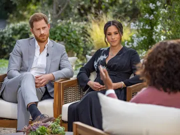El príncipe Harry y Meghan Markle durante la entrevista con Oprah Winfrey  El príncipe Harry y Meghan Markle durante la entrevista con Oprah Winfrey