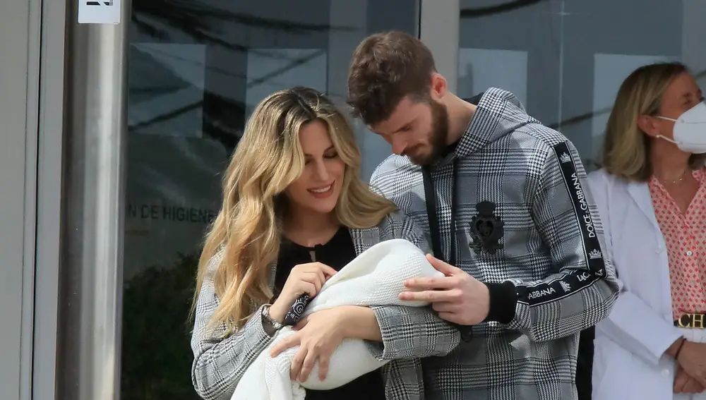 Edurne y David de Gea con su hija