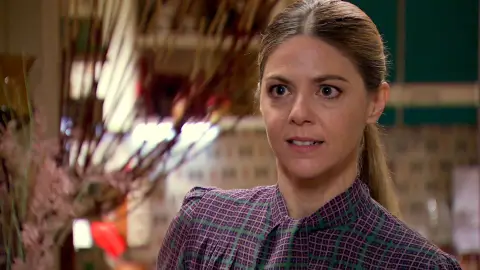 Una nueva Maica se enfrenta duramente a Juan, desesperado por recuperarla Una nueva Maica se enfrenta duramente a Juan, desesperado por recuperarla