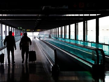 Últimas horas para viajar de Madrid a Canarias, la única comunidad que no cerrará en Semana Santa