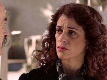 María, sorprendida con la reacción de Beltrán ante la tumba de Tito