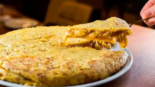 Imagen de archivo de una tortilla de patata. Imagen de archivo de una tortilla de patata.