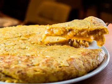 Imagen de archivo de una tortilla de patata. Imagen de archivo de una tortilla de patata.