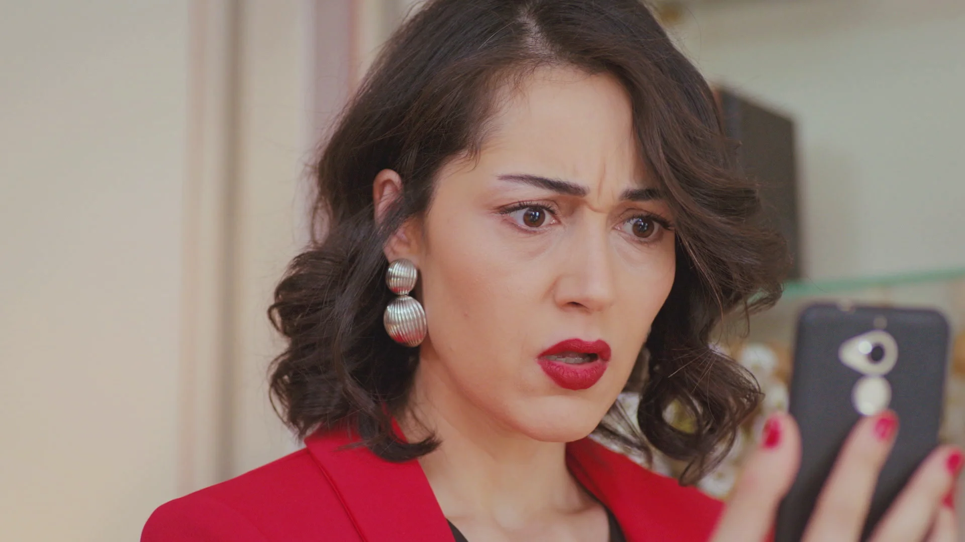 Kismet recibe una videollamada con una pista clave sobre Bahar y Sarp Kismet recibe una videollamada con una pista clave sobre Bahar y Sarp