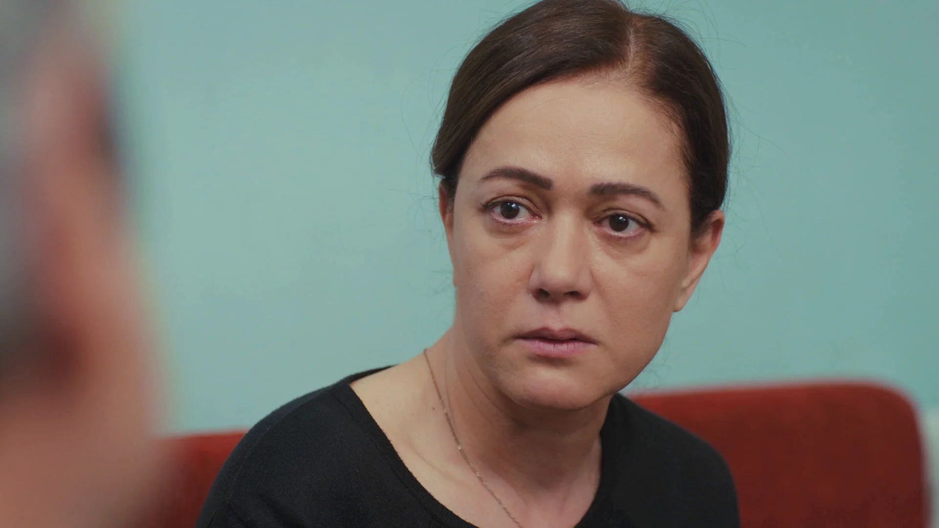 Hatice descubre el sorprendente motivo por el que Sirin y Emre deben romper Hatice descubre el sorprendente motivo por el que Sirin y Emre deben romper