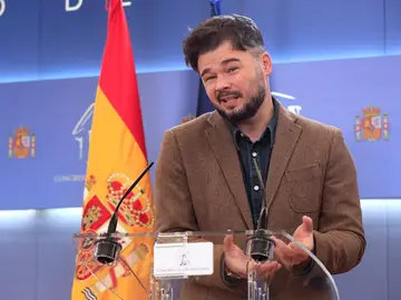 Gabriel Rufián durante la rueda de prensa en el Congreso Gabriel Rufián durante la rueda de prensa en el Congreso