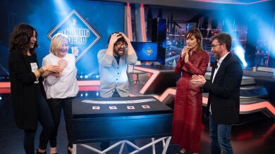 Luis Piedrahita realiza un habilidoso truco de magia: 