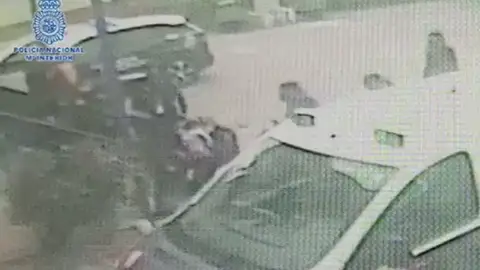 Policía salva la vida a un bebé Policía salva la vida a un bebé